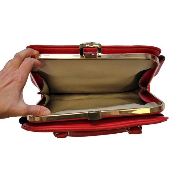 Vintage-Style Enzo Bertini Red Leather Shoulder Bag with Handles & Strap - Picture 11 of 11